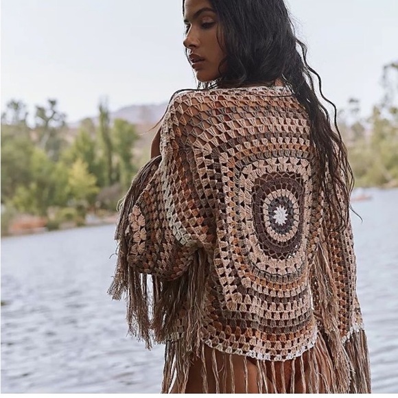 NWOT gorgeous Flook poncho top - Picture 2 of 14